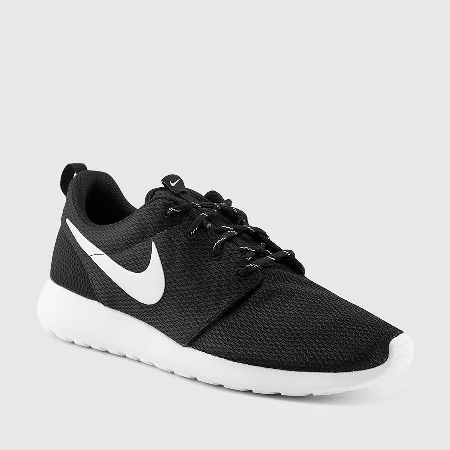 nike roshe one kvinner svartehvitmetallic platinum sko Beste Salgs 31d0q